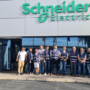 Sensa Servicios Eléctricos visita con diferentes clientes la fábrica de Schneider Electric de Meliana (Valencia)