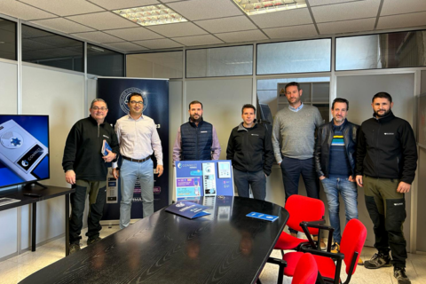 Sensa Servicios Eléctricos Valencia recibe una formación sobre la última placa de Fermax: Connect