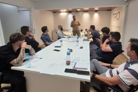 Sensa Servicios Eléctricos recibe en la sede de TRQ una formación