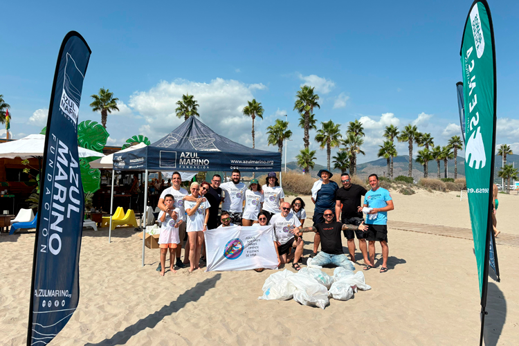 Sensa Servicios Eléctricos participa con éxito en la gran limpieza internacional de fondos marinos y playas