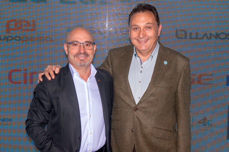 Sensa Servicios Eléctricos disfruta de una gran velada en la Cena de la Luz 2025 AIECS